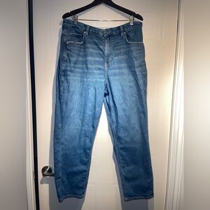 American Eagle Outfitters Classic Blue Curvy Mom Straight Leg Jeans - Stretch